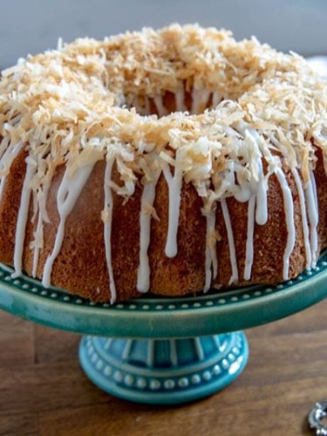 How to Prepare the Best Banana Coconut Bundt Cake with Creamy Coco